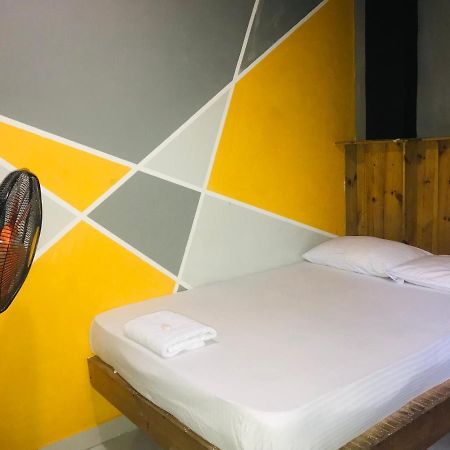 Alina Budget Hotel Kaduwela Exteriör bild