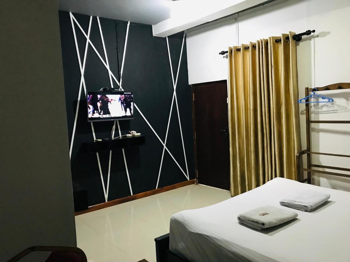 Alina Budget Hotel Kaduwela Exteriör bild