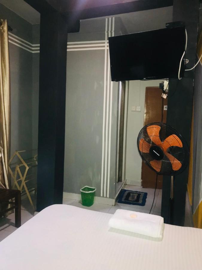 Alina Budget Hotel Kaduwela Exteriör bild