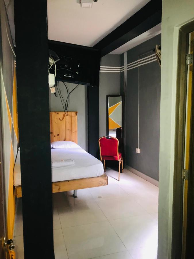 Alina Budget Hotel Kaduwela Exteriör bild