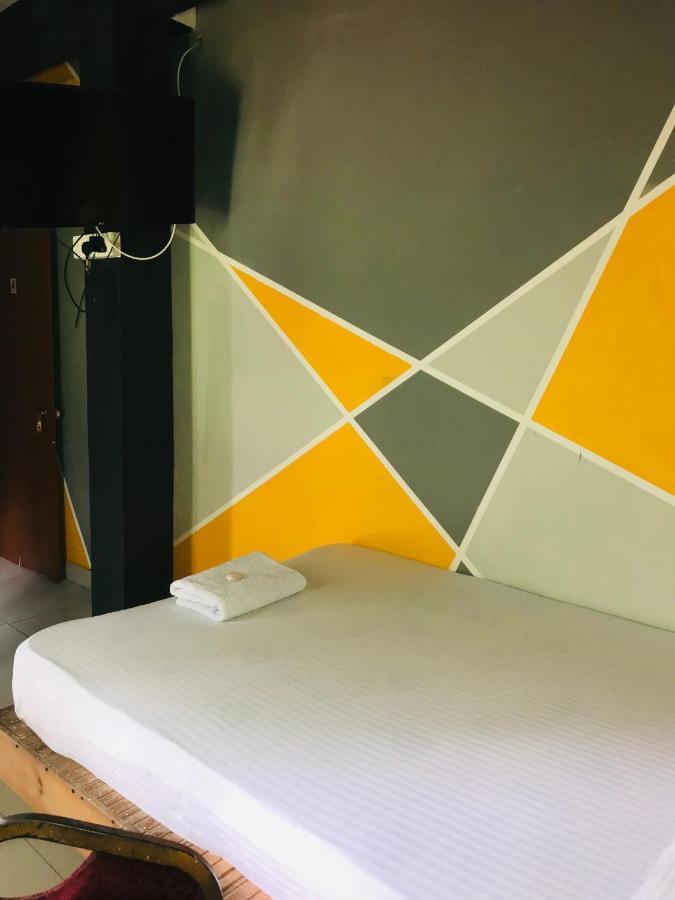 Alina Budget Hotel Kaduwela Exteriör bild