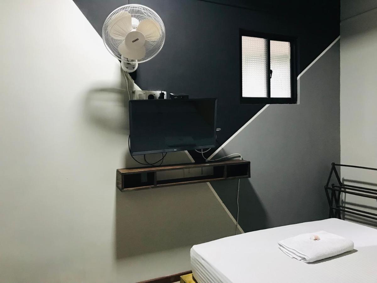 Alina Budget Hotel Kaduwela Exteriör bild
