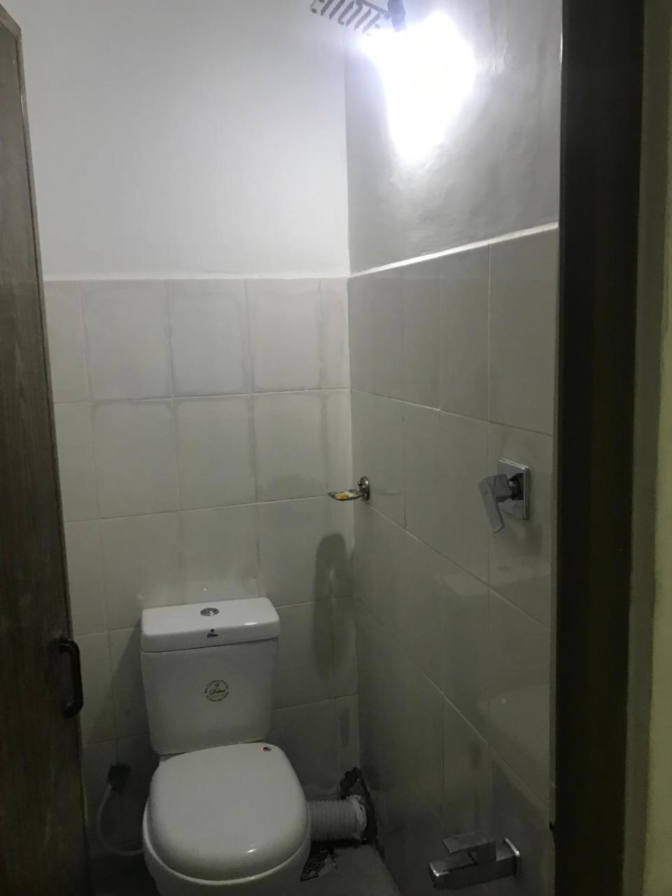 Alina Budget Hotel Kaduwela Exteriör bild
