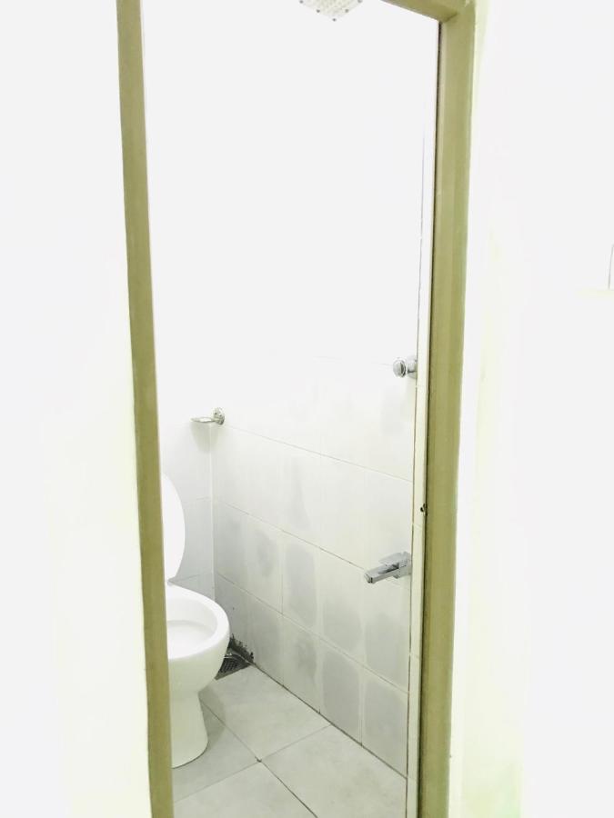 Alina Budget Hotel Kaduwela Exteriör bild