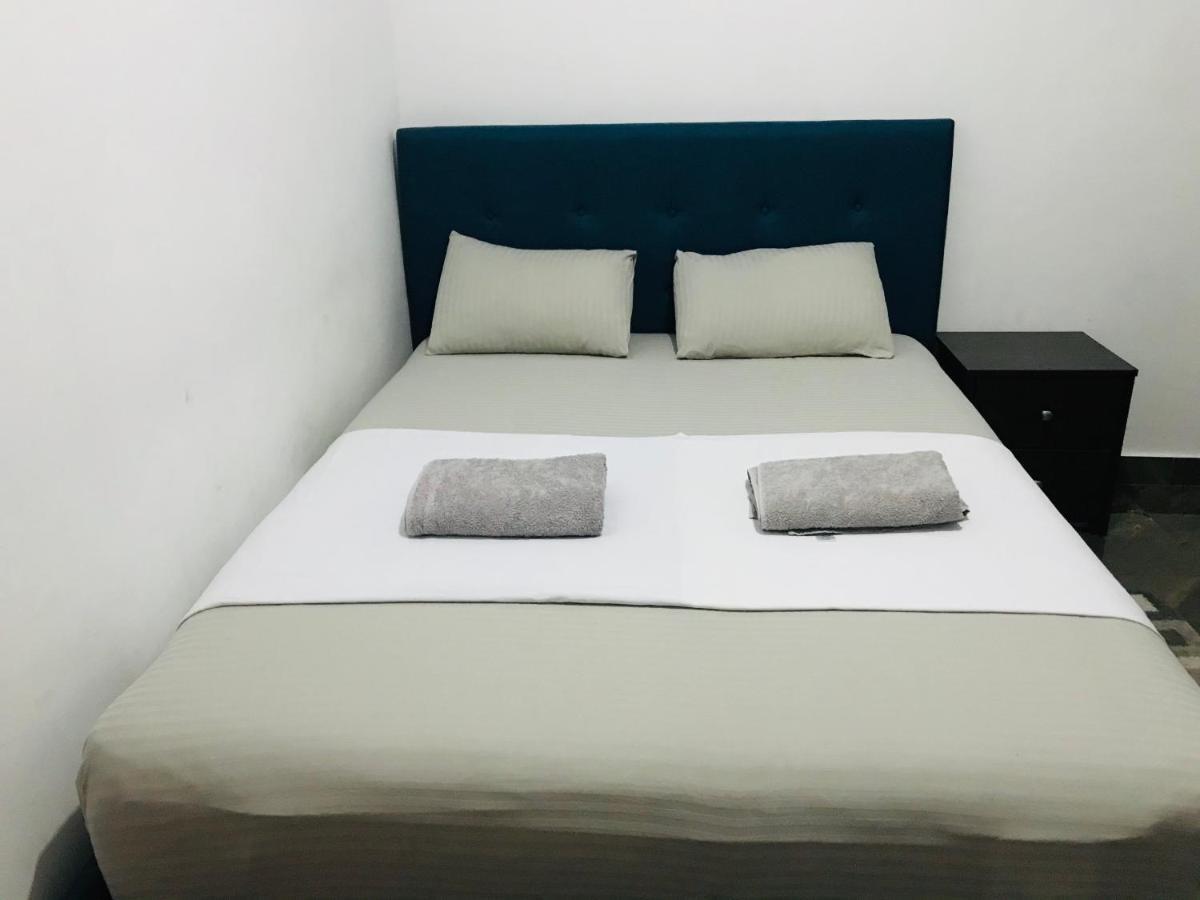 Alina Budget Hotel Kaduwela Exteriör bild
