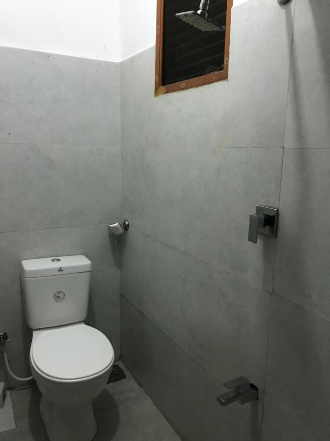Alina Budget Hotel Kaduwela Exteriör bild